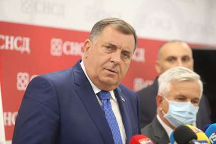 Dodik: Mislio sam da je Šarović ozbiljan čovjek, da li je Borenović koristio kiseonik tokom liječenja od korone