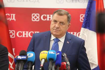 Dodik ponosan na kandidate “SNSD mora da vodi Srpsku, SVE OSTALO JE AVANTURA”