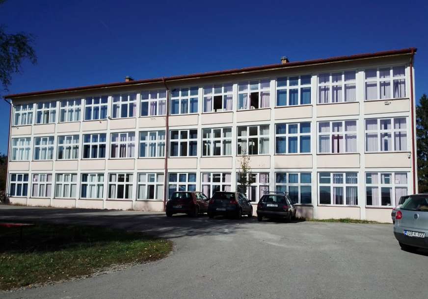 OBNOVLJIVI IZVOR ENERGIJE Postavljen solarni sistem na srednjoškolskom centru "Vasilije Ostroški"