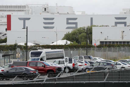 PAPRENA KAZNA “Tesla” plaća radniku odštetu od 137 miliona dolara zbog rasizma