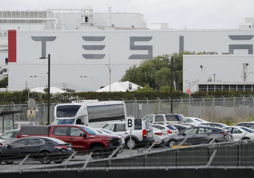 Električna vozila sve dominantnija: Kompanija "Tesla" prešla vrijednost od BILION DOLARA