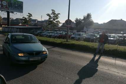 Lakša saobraćajka: U blizini Stanivukovićeve kuće sudar kamiona i automobila (FOTO)
