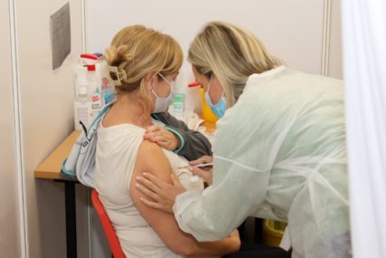 BORBA PROTIV VIRUSA KORONA U Banjaluci se nastavlja vakcinacija buster dozom vakcine