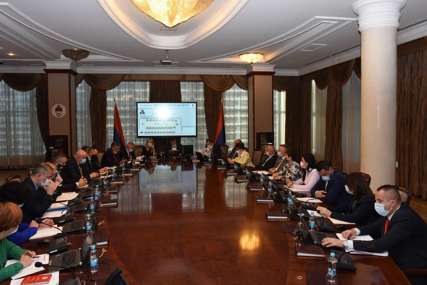 Održana posebna sjednica Vlade: Ekspertski timovi do 28. oktobra da pripreme prijedloge zakona o zaštiti ustavnih prava Srpske (FOTO)