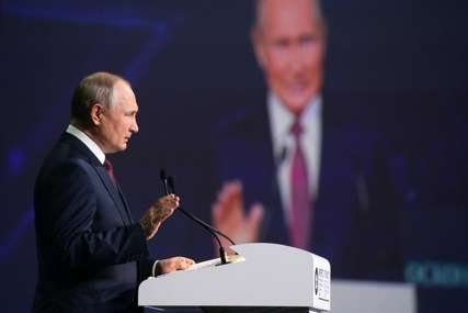 “Nemam kovid, sve je u redu” Putin se zakašljao na sjednici
