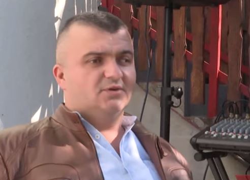 "NEMAŠ KEŠA, NEMA PROBLEMA" Harmonikaš iz Banjaluke postavio čitač platnih kartica i postao pravi hit (VIDEO)
