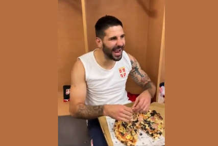 "Svjetsko prvenstvo ili turnir - isto je!" Mitrović uz picu i pivo proslavio plasman na Mundijal (VIDEO)