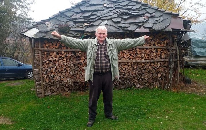 Dragan čuva rodni dom star 130 godina: Pod istim krovom rođen je i njegov stric po kome je SNIMLJENA POZNATA SERIJA (FOTO)