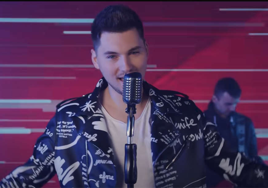 Ljubimac ženske publike pjeva “Ista si”: Igor Gmitrović nastavlja stazama Darka Radovanovića (VIDEO)