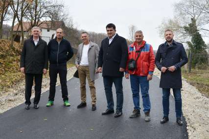 U Jablanici kod Lopara asfaltirano dva kilometra puta, načelnik Savić sa saradnicima obišao radove
