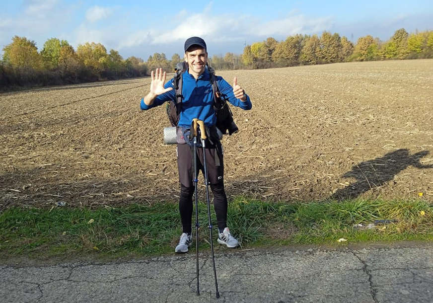 "Nadam se da će mali Ilija prohodati" Humanitarac Ljubiša Šljivić nakon više od 40 dana hoda stigao u Bijeljinu (FOTO)