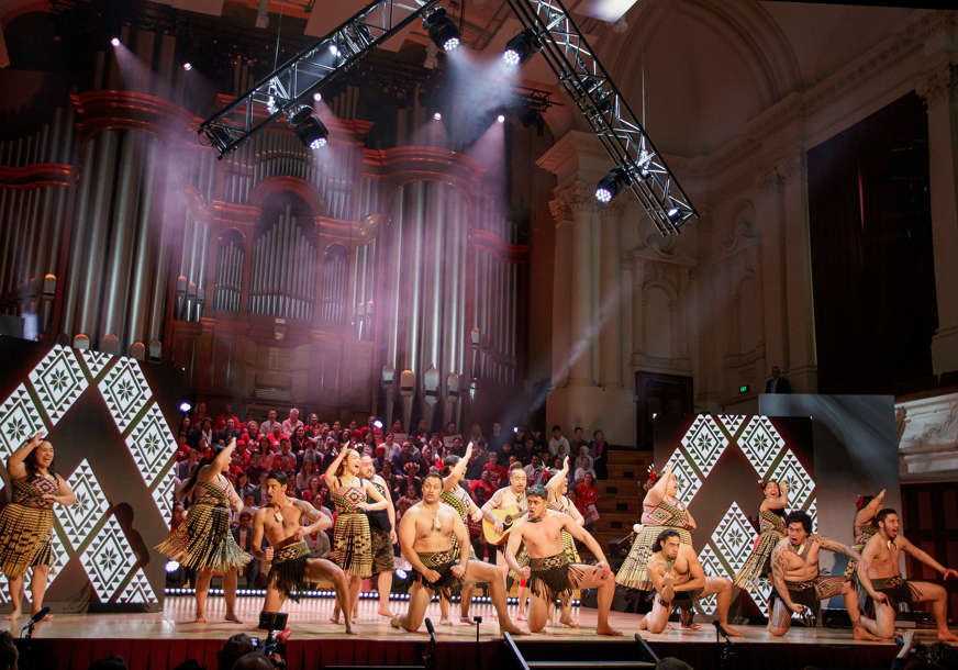 Antivakseri RAZBJESNILI Maore "Ne možete da koristite naš ratni ples"