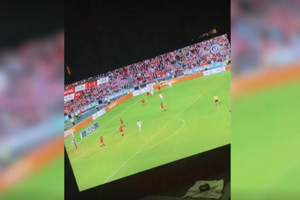HIT SNIMAK IZ KAFANE Gosti zaigrali kolce nakon pobjede srpskih fudbalera, Marija Šerifović glavna u navijanju (VIDEO)