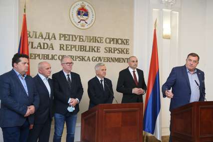 TAJMS O DEŠAVANJIMA U BiH "Zapad sprema sankcije za lidere Srba da bi se izbjegao rat"