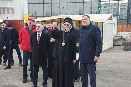 "VAŽAN ZA SPC" Dodik, Kalabuhov i vladika Jefrem obišli gradilište srpsko-ruskog hrama (FOTO)
