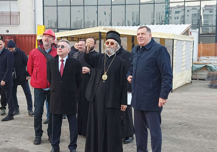 "VAŽAN ZA SPC" Dodik, Kalabuhov i vladika Jefrem obišli gradilište srpsko-ruskog hrama (FOTO)
