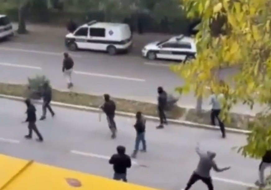Šokantni detalji krvavog sukoba huligana u Mostaru: Dok je ležao na cesti, mladića (19) udarali metalnim palicama