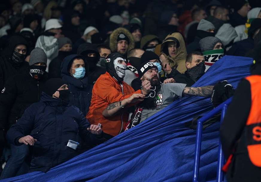 Nova "predstava" poljskih navijača: Palili baklje, napali policiju, Legiju čeka kazna (VIDEO)
