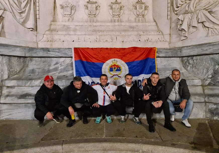 Navijači Srbije iz Gradiške vratili se večeras iz Portugala: Za pet dana prešli 6.000 kilometara da bi pomogli "orlovima" (FOTO, VIDEO)