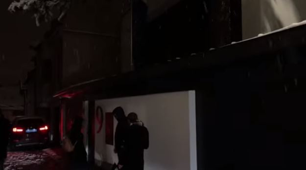 Završena radna večera u rezidenciji ambasadora Satlera: Dodik prvi napustio sastanak, lideri OSTALI U MRAKU (VIDEO)