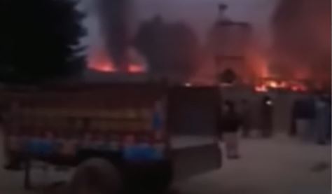 Hiljade ljudi opkolilo, pa zapalilo policijsku stanicu zbog čovjeka OPTUŽENOG ZA BOGOHULJENJE (VIDEO)