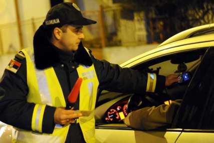 PIJAN ZA VOLANOM Policija uhvatila vozača sa 2,29 promila alkohola u krvi