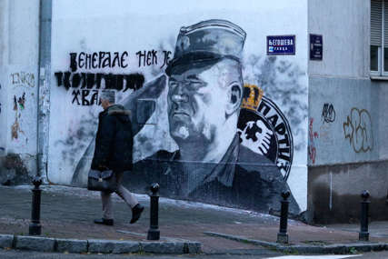 POSUT BIJELOM FARBOM Očišćen mural generalu Mladiću
