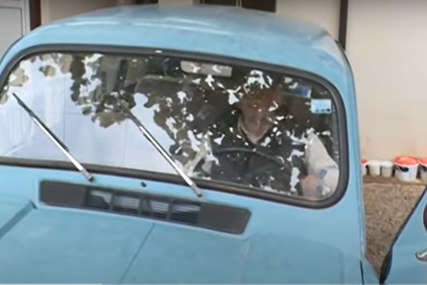 Druguju više od četiri decenije: Mali plavi reno - prvi i jedini automobil Danila iz Trebinja (VIDEO)