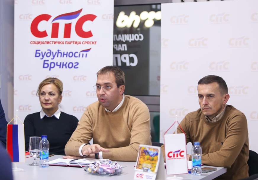 “Srpskoj neophodno zakonito i odgovorno djelovanje” SPS održala sastanak regionalnog odbora u Brčkom (FOTO)
