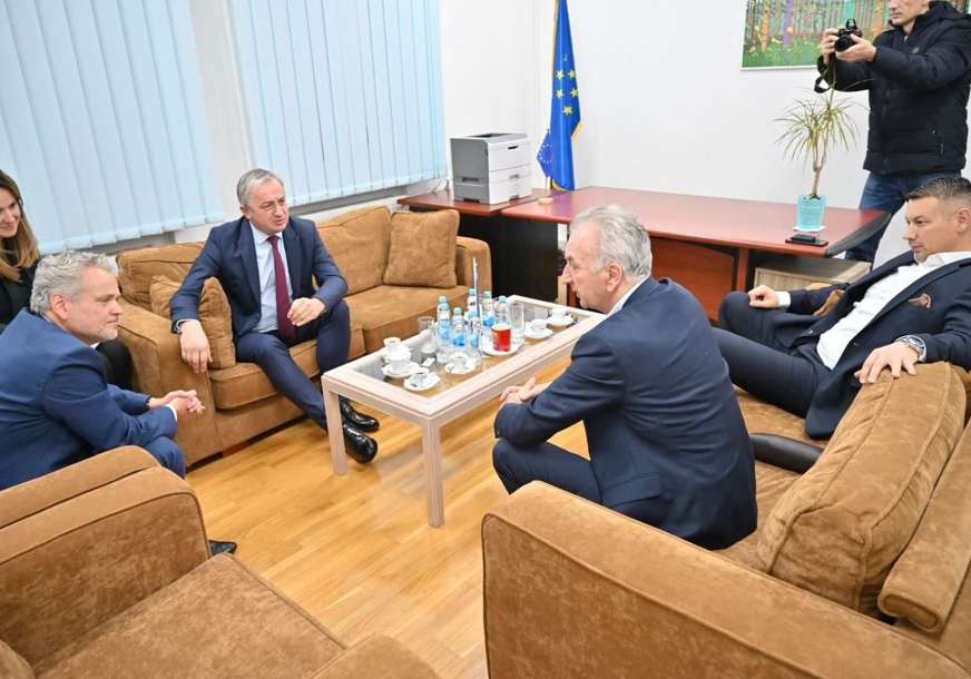 Prioritet dobrobit građana: Nešić, Borenović i Šarović održali sastanak sa Satlerom