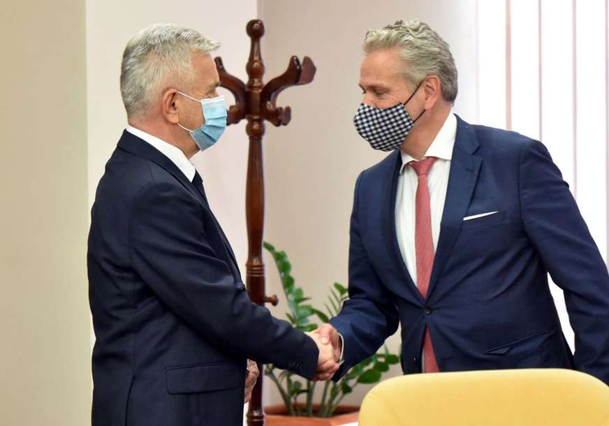 Čubrilović se sastao sa Satlerom: Kompromis da postignu domaći političari bez nametanja rješenja
