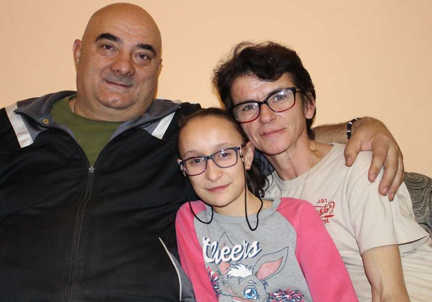 Usvojili djevojčicu kojoj je umrla cijela porodica: Humanost Brankice i Slobodana mnogima natjerala suze na oči (FOTO)