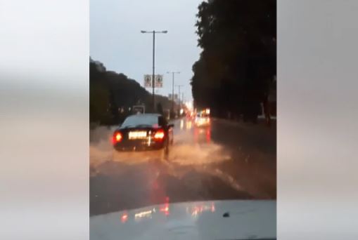 Obilne padavine u Dalmaciji: Haos u Splitu, nekoliko ulica već pod vodom (VIDEO)
