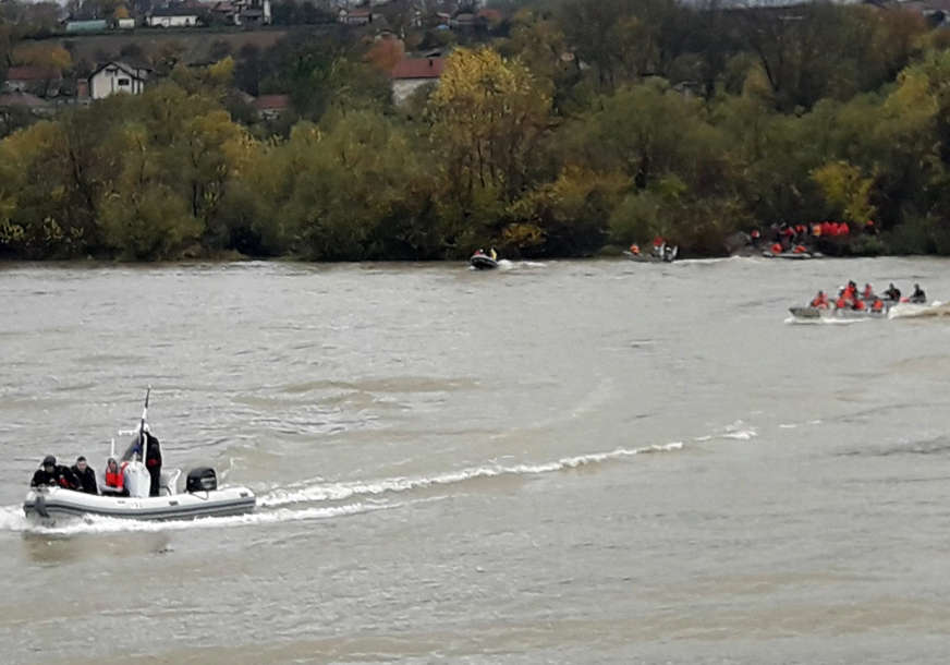 Automobil sletio u rijeku: Policajcima se vježba pretvorila u pravu akciju, uz pomoć mještana spasili dvije žene