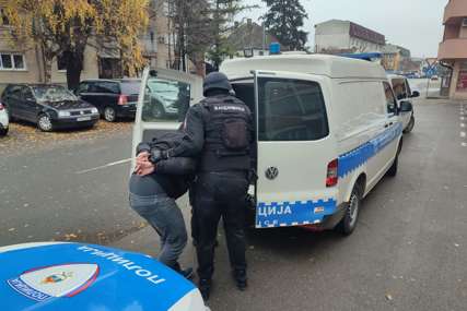 PALI U AKCIJI "KELNER" U Gradiški uhapšene tri osobe zbog droge (FOTO)