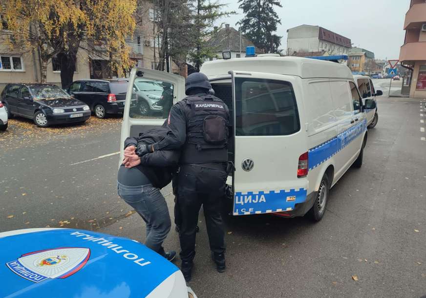 PALI U AKCIJI "KELNER" U Gradiški uhapšene tri osobe zbog droge (FOTO)