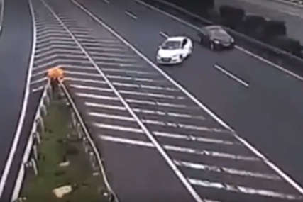 Promašio izlaz na auto-putu i IZAZVAO HAOS: Kamere zabilježile stravičan prizor (VIDEO)