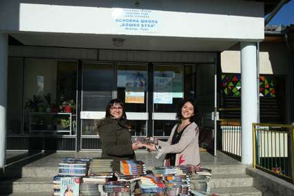 "EuroBlic" jednoj od najstarijih škola na istoku Srpske poklonio 300 knjiga: Evo kako su domaćini uzvratili (FOTO)