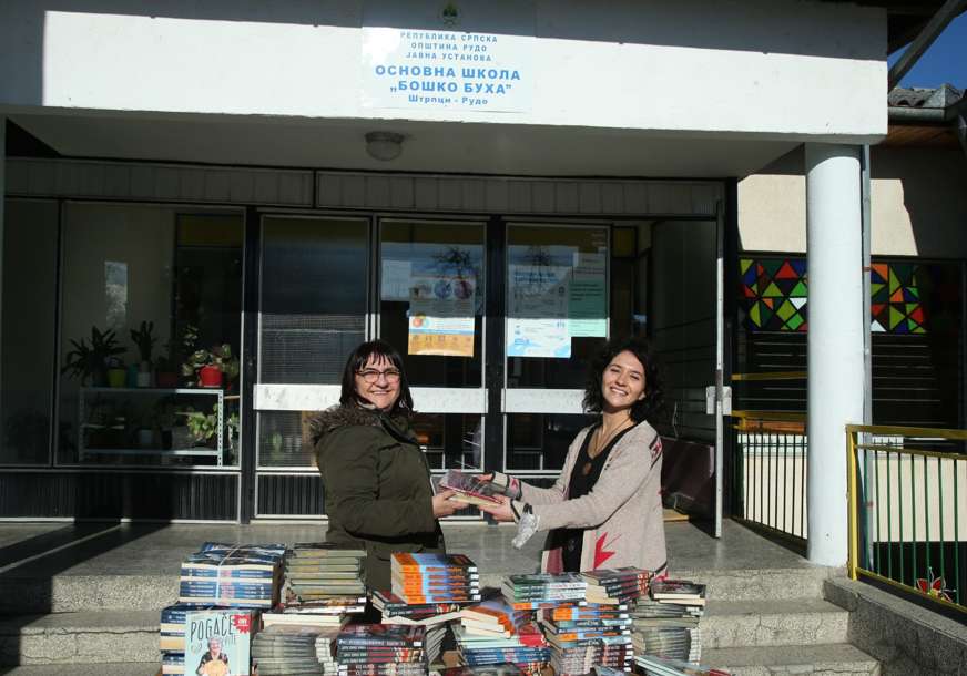 "EuroBlic" jednoj od najstarijih škola na istoku Srpske poklonio 300 knjiga: Evo kako su domaćini uzvratili (FOTO)