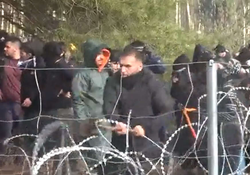 Drama na granici: Hiljade migranata ponovo pokušale da uđu u Poljsku, reagovali specijalci (VIDEO)