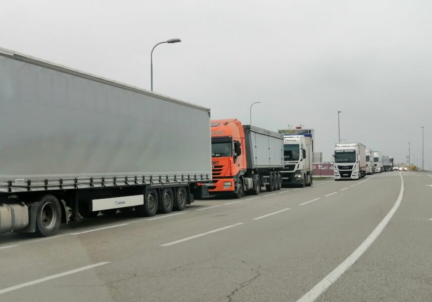 SANKCIJE ZA TERETNJAKE Zemlje EU zabranile prolazak ruskim i bjeloruskim teretnim vozilima