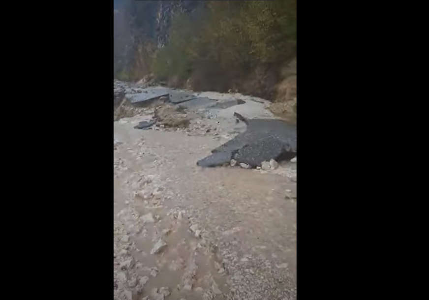 IZLILA SE NERETVA  Saobraćaj u prekidu na putu Konjic - Glavatičevo, sve ekipe na terenu