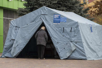 KAPACITET 200 KREVETA Vojska u Zagrebu postavlja šatore za smještaj pacijenata