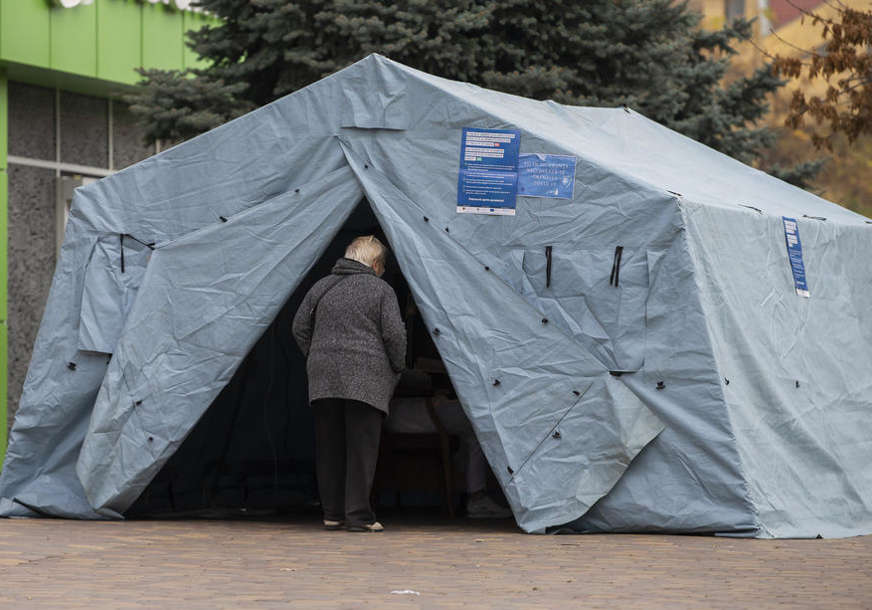 KAPACITET 200 KREVETA Vojska u Zagrebu postavlja šatore za smještaj pacijenata
