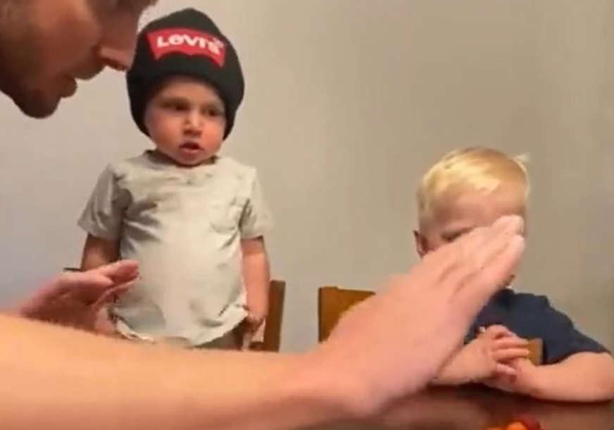 Tata zabranio sinovima da jedu bombone i otišao: Mališani nisu dugo izdržali (VIDEO)