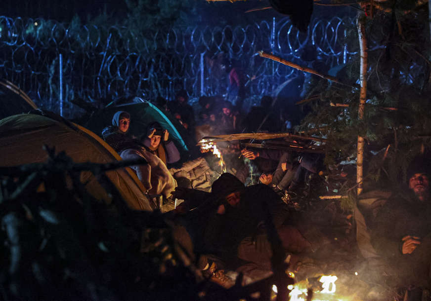 Nastavlja se haos: Stotinak migranata se probilo na teritoriju Poljske