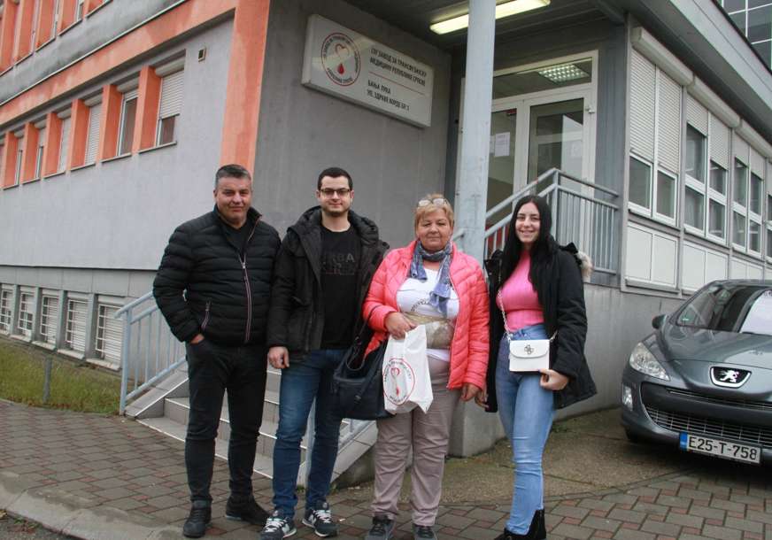 Taksista ogromnog srca: Podstaknut pričom Srpskainfo o bolesnoj Dijani, davaoce krvi besplatno vozi iz Prnjavora u Banjaluku (FOTO)