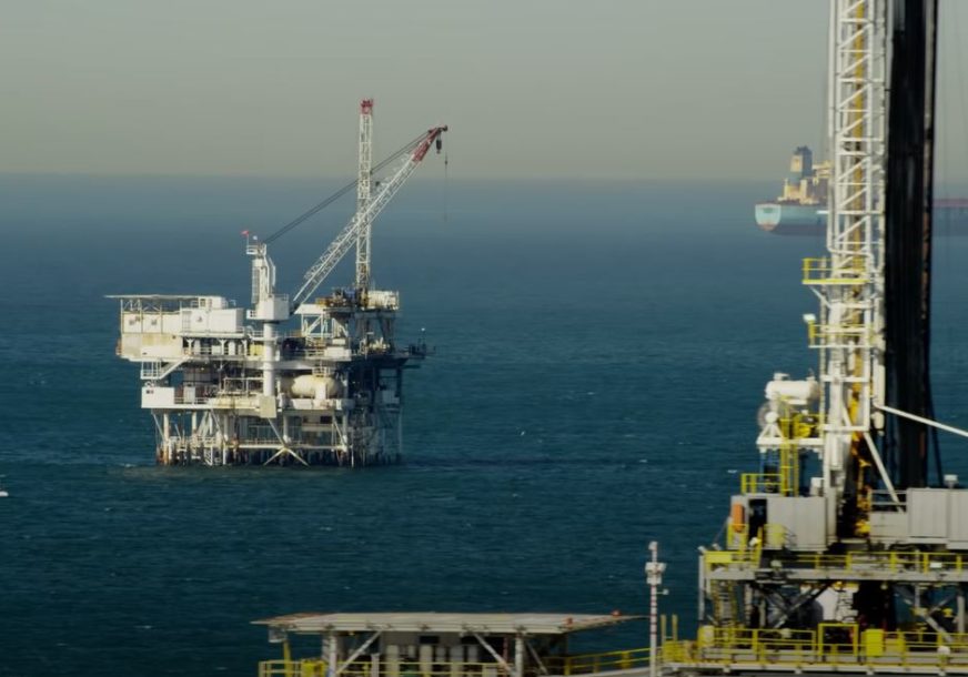 PROGLAŠENO VANREDNO STANJE Izlilo se do 50 tona nafte u okean