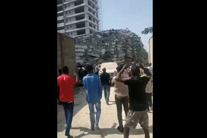 TRAGEDIJA U NIGERIJI Dramatični snimci nakon rušenja zgrade od 21 sprata (VIDEO)