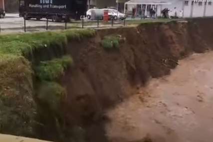 Ne spušta se vodostaj rijeke Željeznice: Snimak pokazuje kako VODA RONI BRIJEGOVE oko pumpe